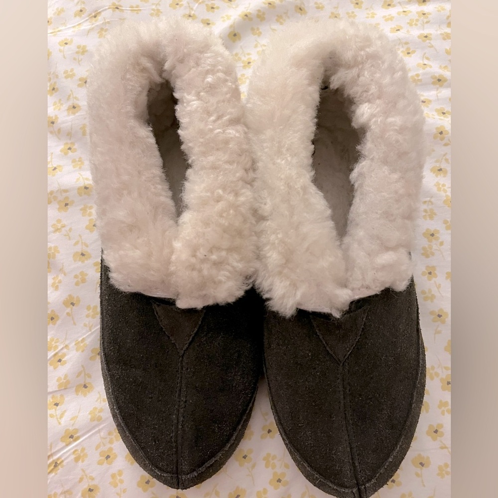 EUC Tamarac genuine sheepskin slippers, indoor/outdoor, women’s size 10